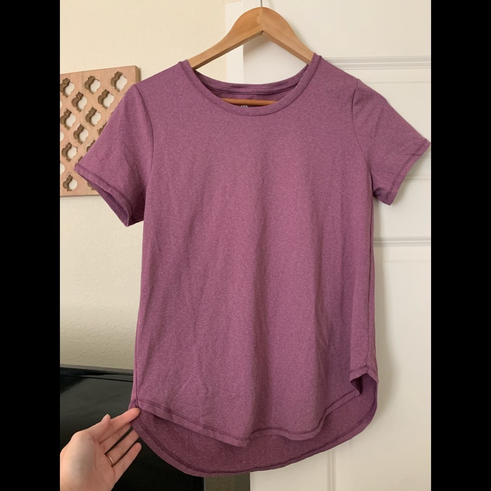 NEVER BEEN WORN! Athletic shirt❤️🏃🏻‍♀️